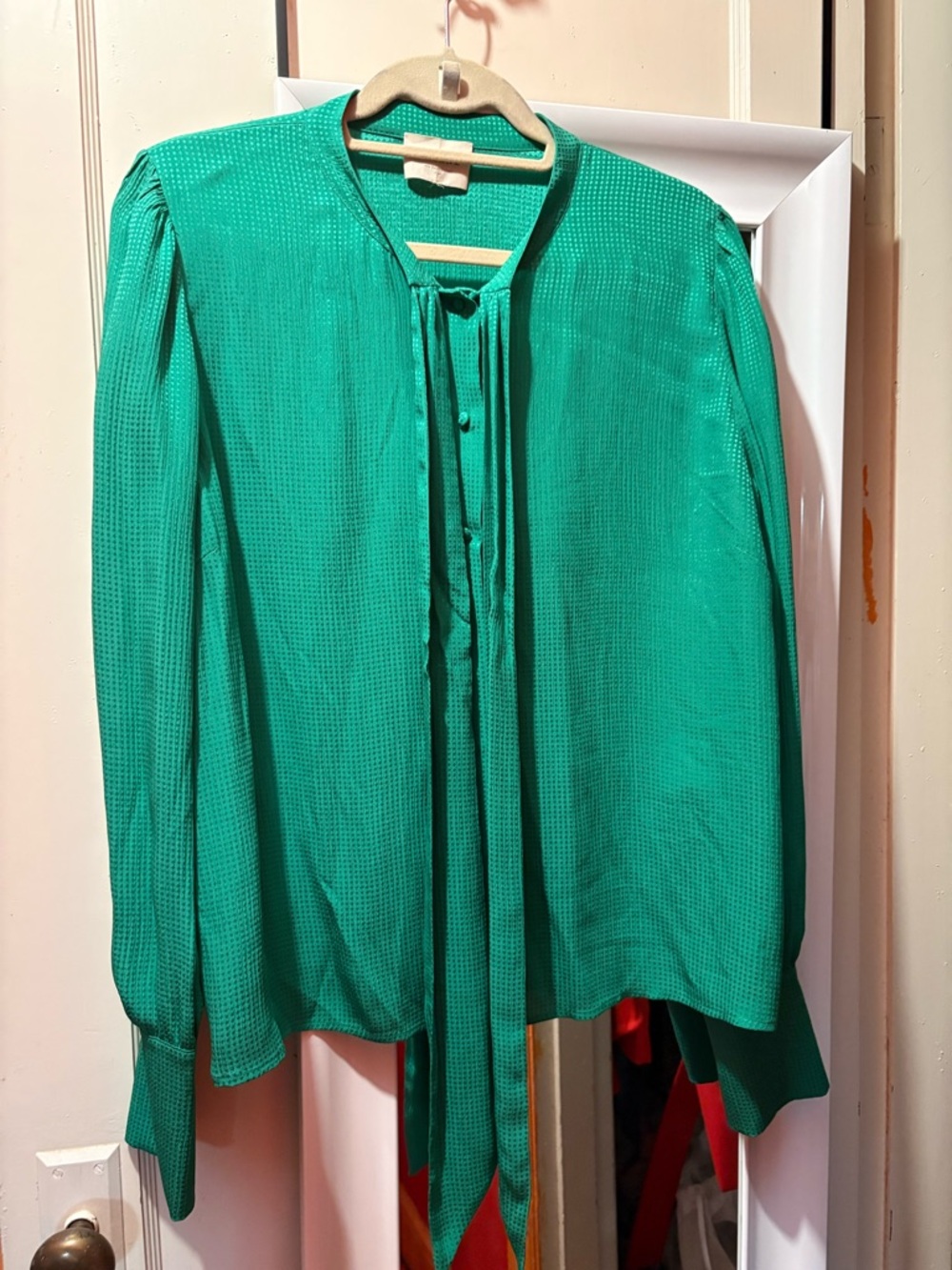 Sezane Paris 100% silk Green Tie-Neck textured Blouse sz8 - Picture 6 of 6